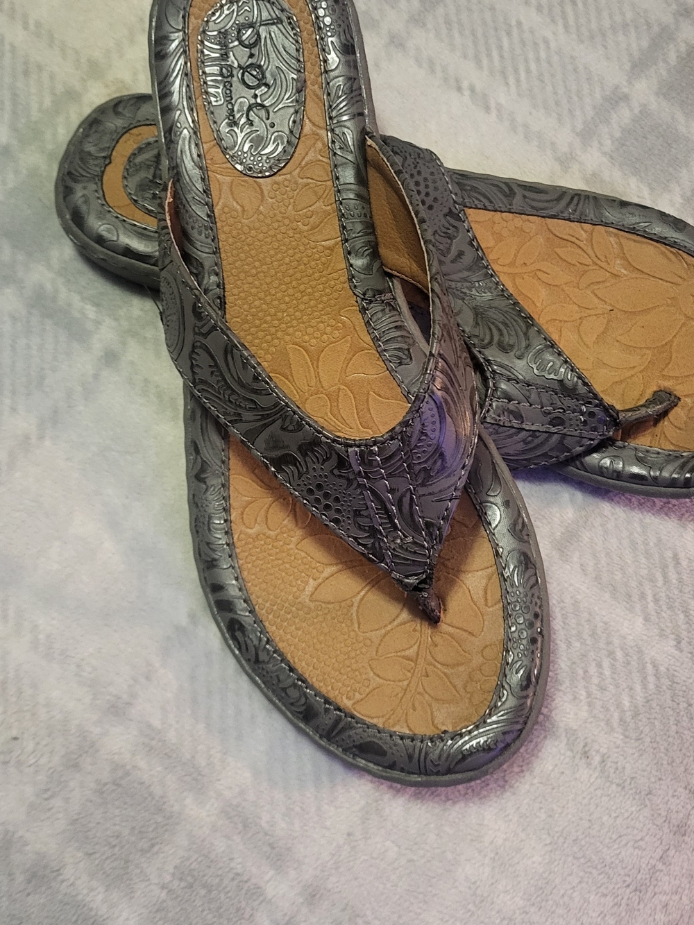 Women's BOC Gray Embossed Thong Sandals - Comfortable Casual Flip Flops 8M - Picture 3 of 10